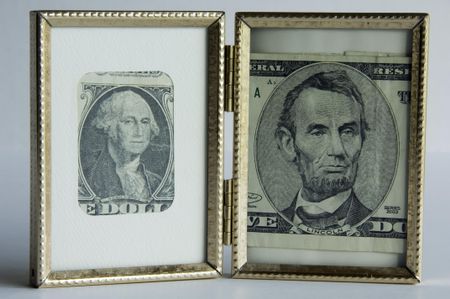 Pictureholder with U.S. currency -- portraits of Presidents Washington and Lincoln
