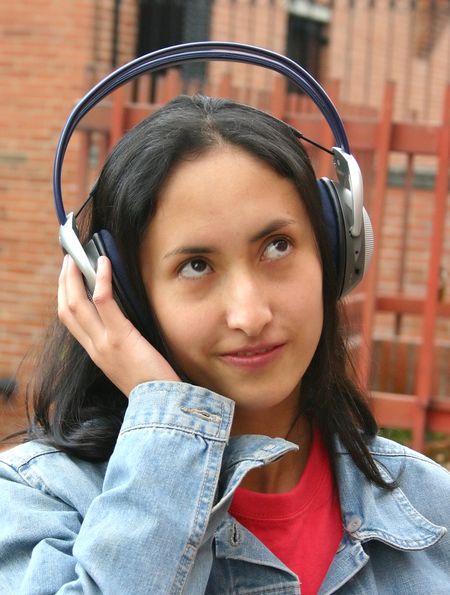 girl listening to music with wireless headphones