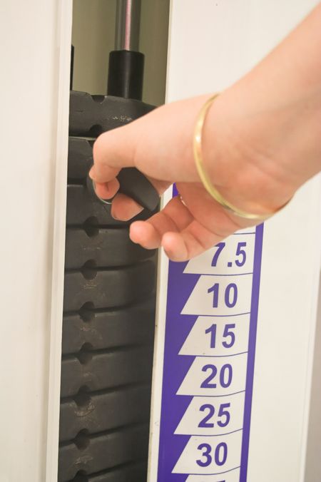 Changeing weight on a gym machine